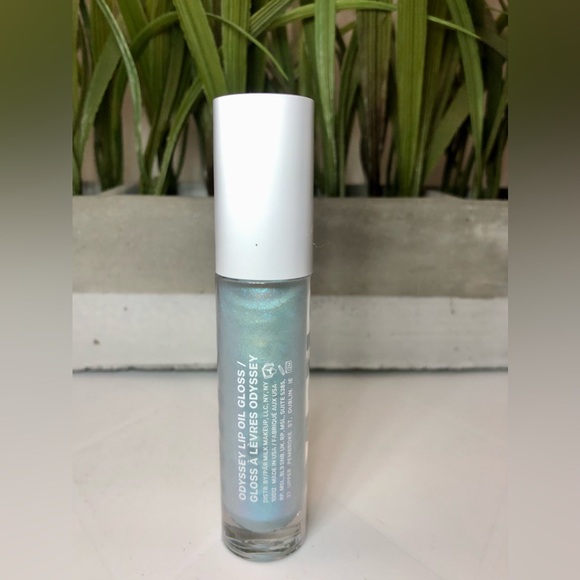 Milk Makeup Odyssey Hydrating Non Sticky Lip Oil Gloss - Picture 5 of 11